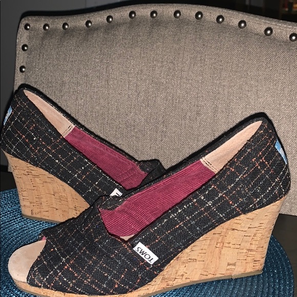 Toms Emma Wedge Black Pumps Peep Toe Cork Heels 8 - Picture 1 of 6